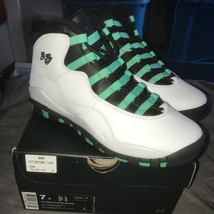 Verde Jordan 10s